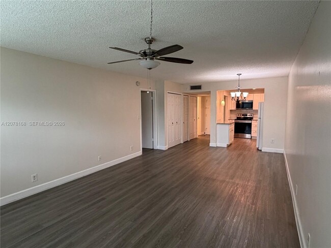 Building Photo - 301 Racquet Club Rd Unit 210
