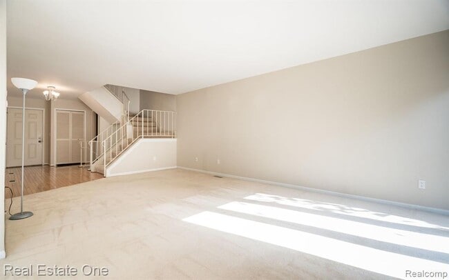 Photo - 1237 Oakwood Ct