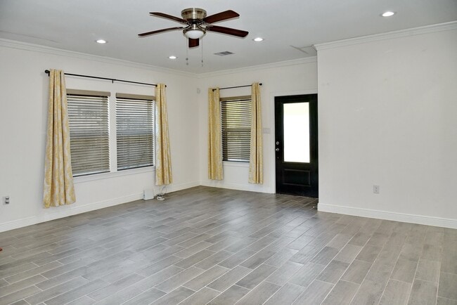 Photo - 5046 Van Fleet St