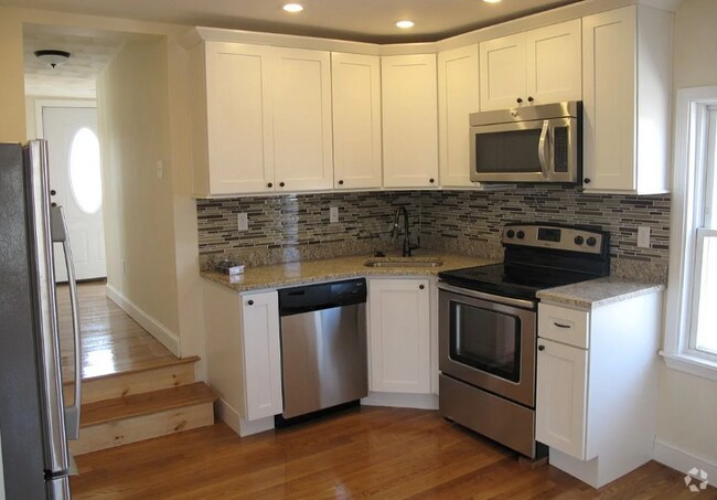 Building Photo - 21 Hall St Unit 2 Rental
