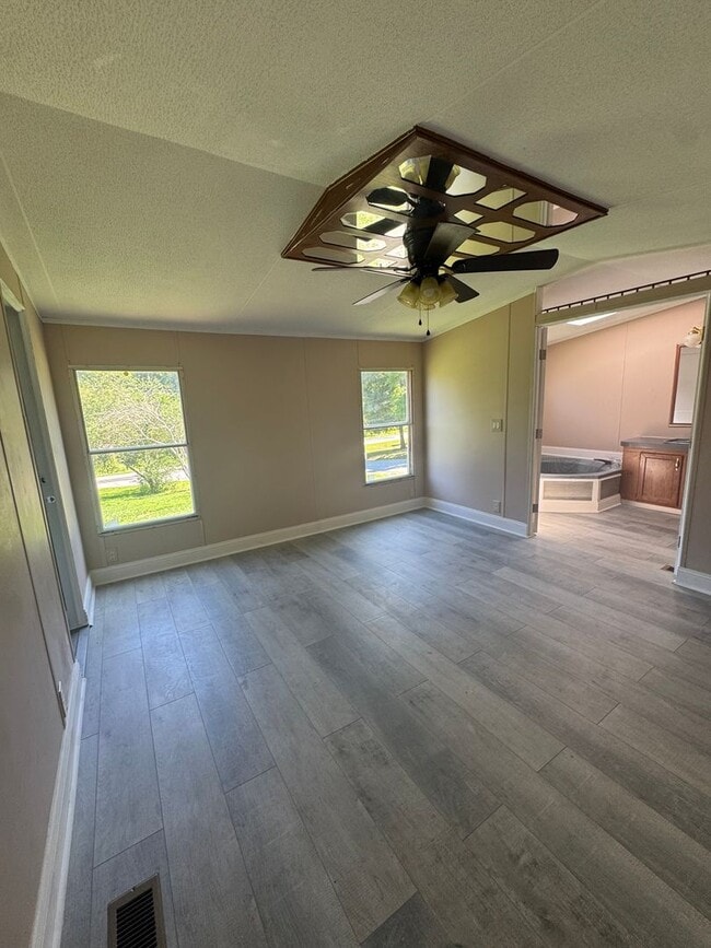 Photo - 4030 Kennedy Rd