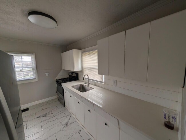 Photo - 1409 E Dubail Ave