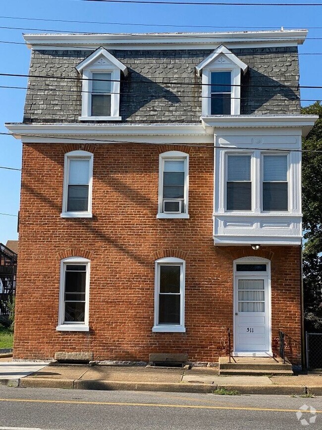 Building Photo - 511 W Franklin St Unit 3rd Floor Rental