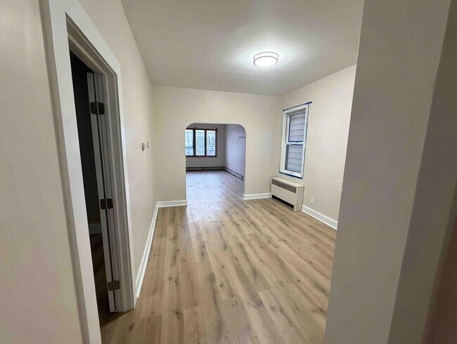 Photo - 71 W 17th St