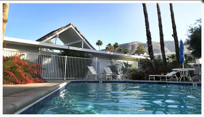 Building Photo - Mid-Century in Rancho Mirage! Unit 21