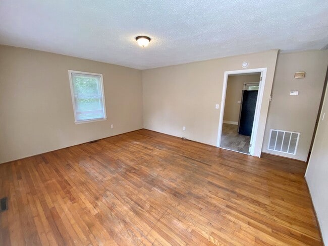Photo - 106 Cantrell Dr