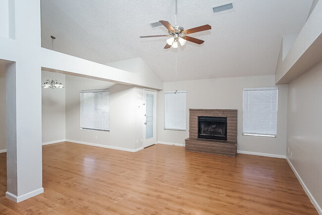 Photo - 827 Schooner Dr