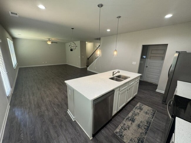 1156 Burgundy Dr