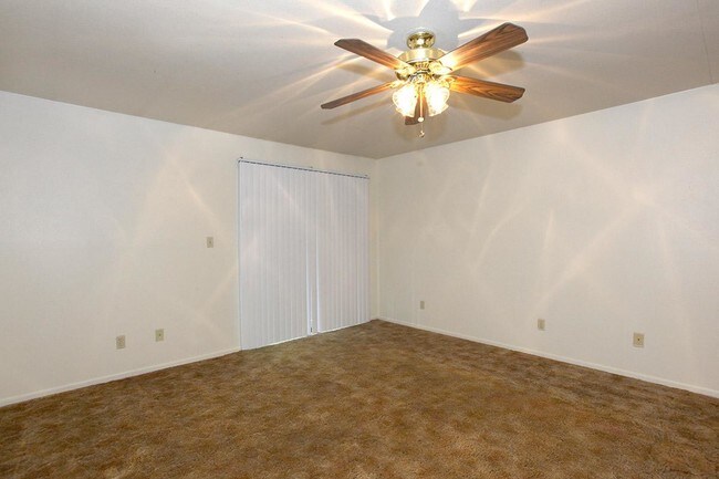 Living Room - Fox Creek Magnolia Apartments