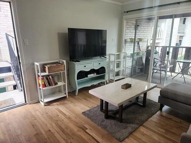 Photo - 1304 Summit St Unit 208