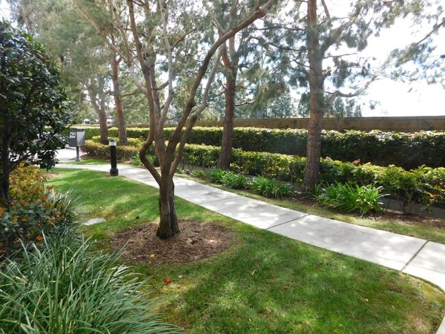 Photo - Exquisite 3 Bed 2.5 Bath Two Story Condo, Gated Complex, South Coast Metro