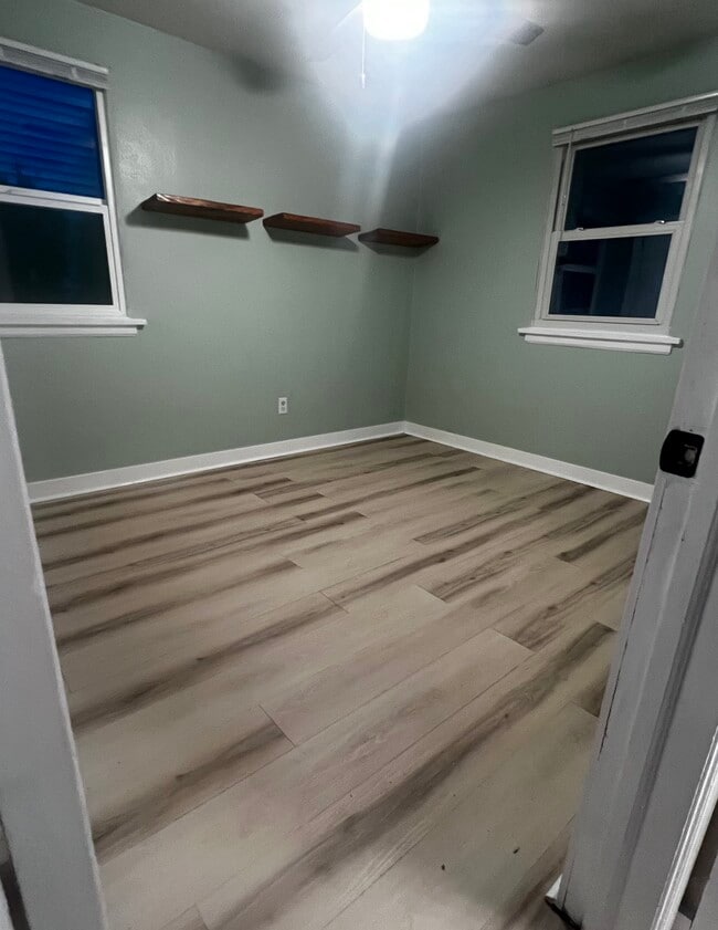 Photo - 4211 S Scott St