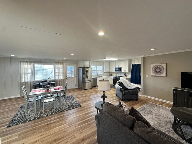 102 Highland Dr