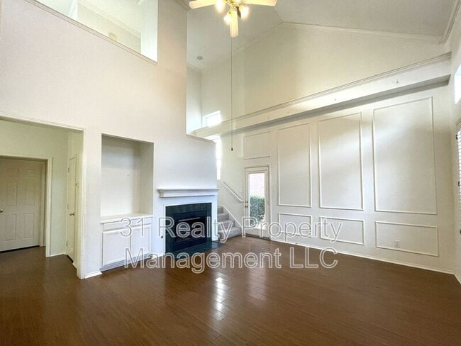 Photo - 4108 Hedgerow Dr