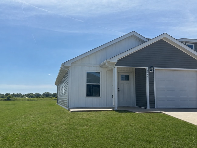 Building Photo - New Beginnings Start With AMRR: Cozy 3 Bedroom Available in August!