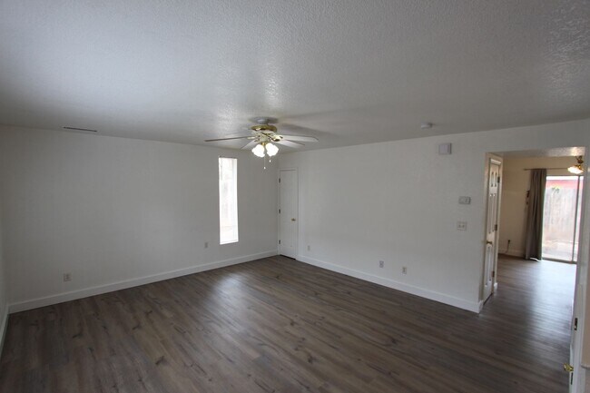 2115 N West St Unit (156)  2115 N. West St. #B
