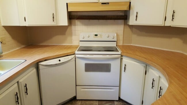 Photo - Standalone Unit in SW Bend