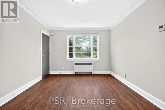 Photo - 1325 Bayview Ave