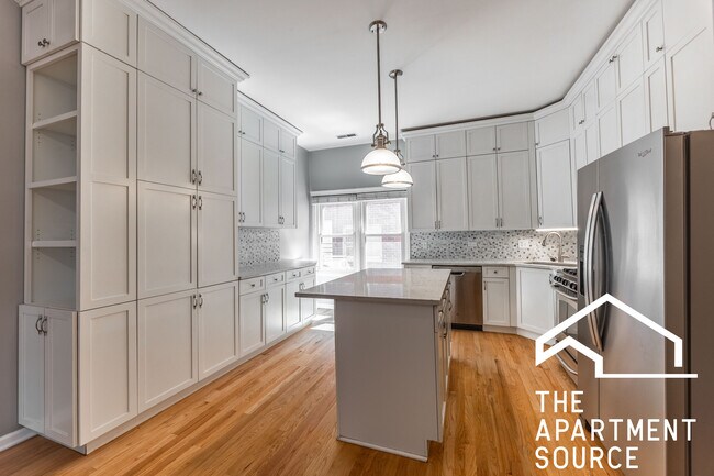 Photo - 855 W Erie St Unidad 119