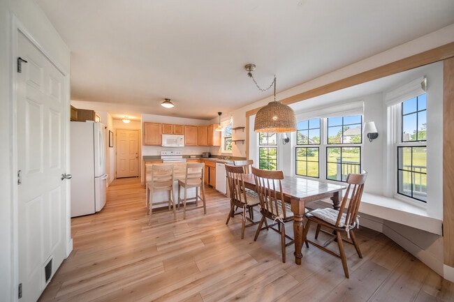 Photo - 403 Pembroke-