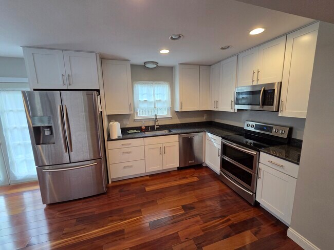 Kitchen - 115 Waltham Ct