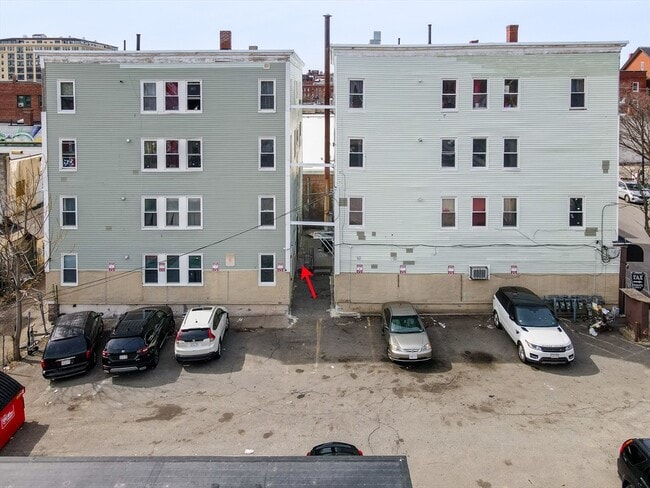 Building Photo - 50 1/2 Common St Unit 8