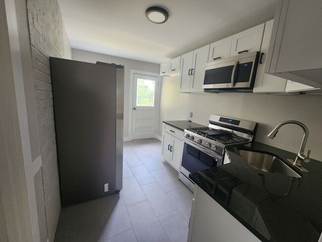 Photo - 469 Norton St Unit 2