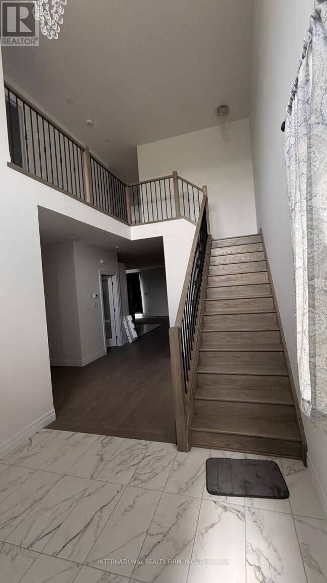 Photo - 891 Darnley Blvd