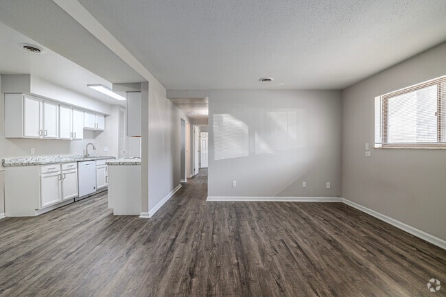 2BD, 2BA - 850SF - Secor Flats