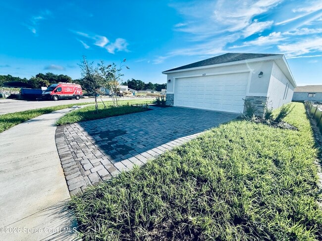 4119 Grappler Cir SE