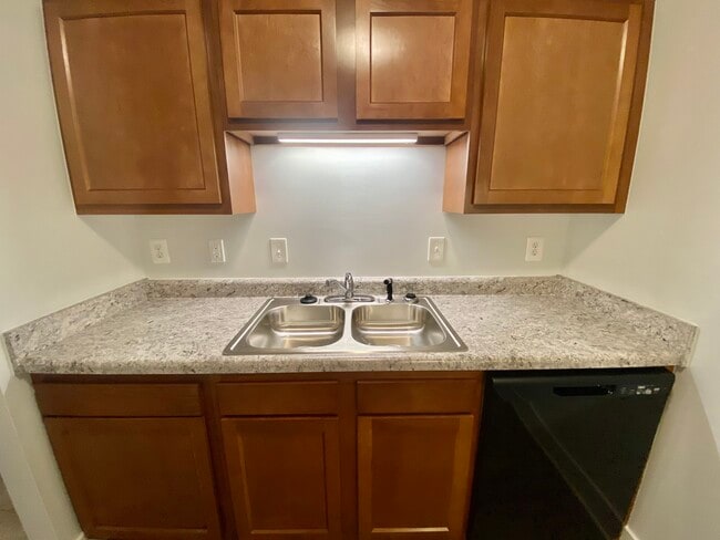 Photo - 311 Jarvis Street