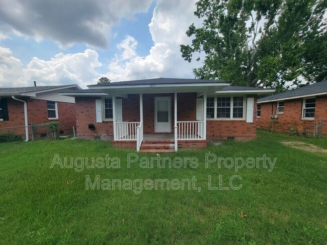Building Photo - 2111 Dyer St