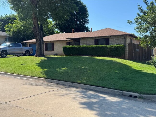 Photo - 211 Bluebird Dr House