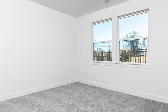 Photo - 310 Jensen Dr