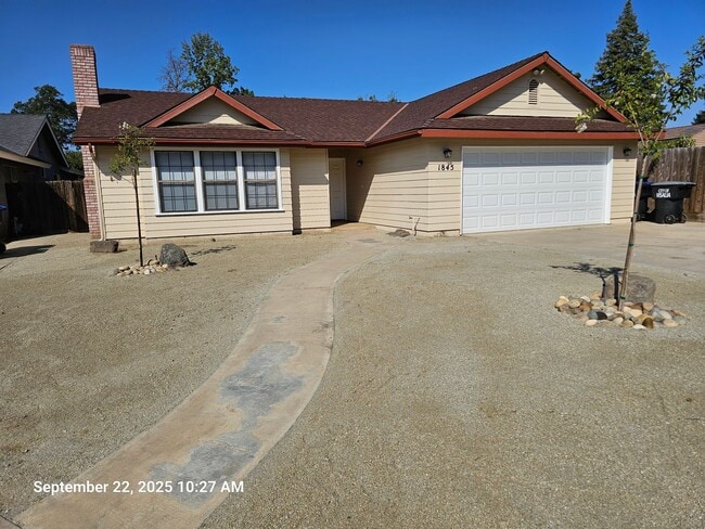 Building Photo - 1845 N Selina Ct