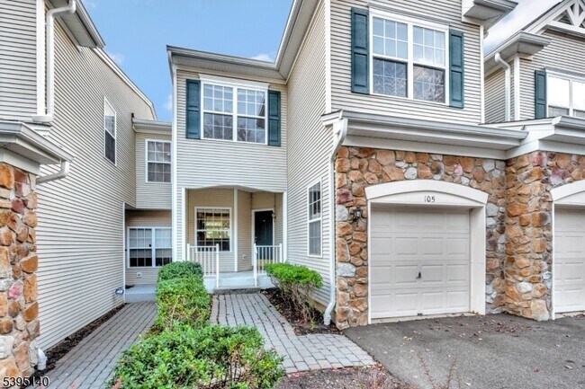 Photo - 105 Wallace Ct