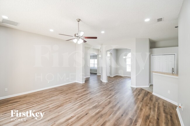 Photo - 2402 Bentshire Dr