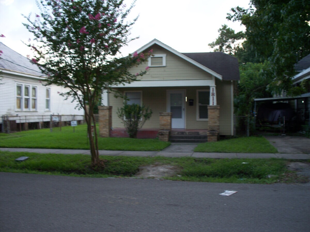 Photo - 1811 Chapman St