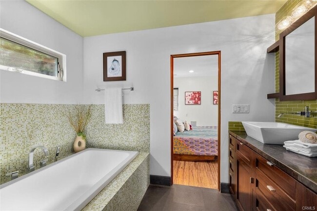 Building Photo - 330 Calle de Arboles Rental