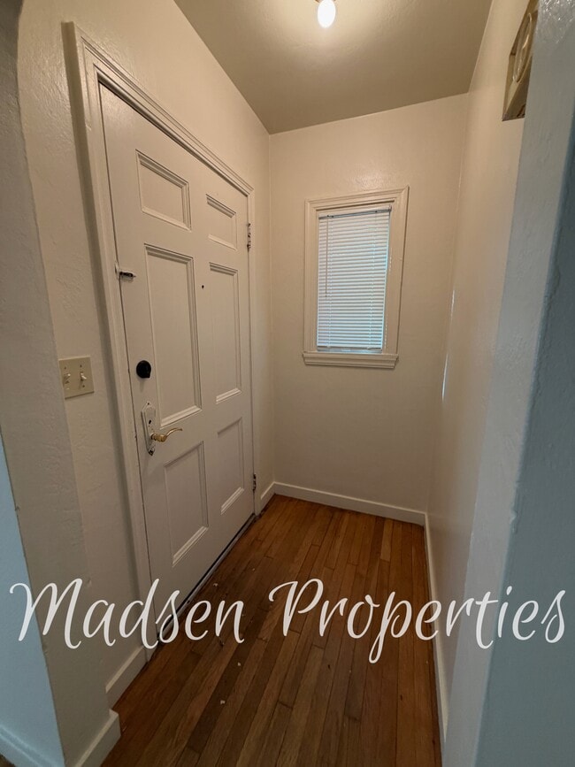 Photo - 432 W 1st Ave