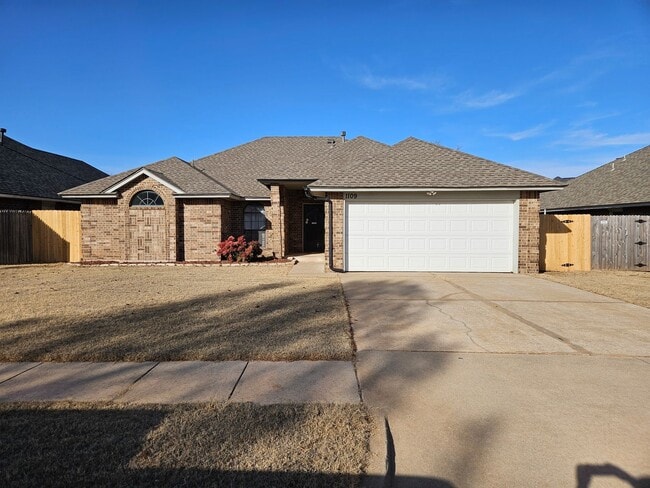 Building Photo - (3) Bed/(2) Bath in Moore with Safe Room Avail NOW!