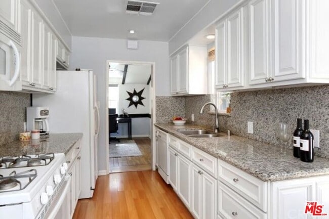 Photo - 4721 Greenbush Ave