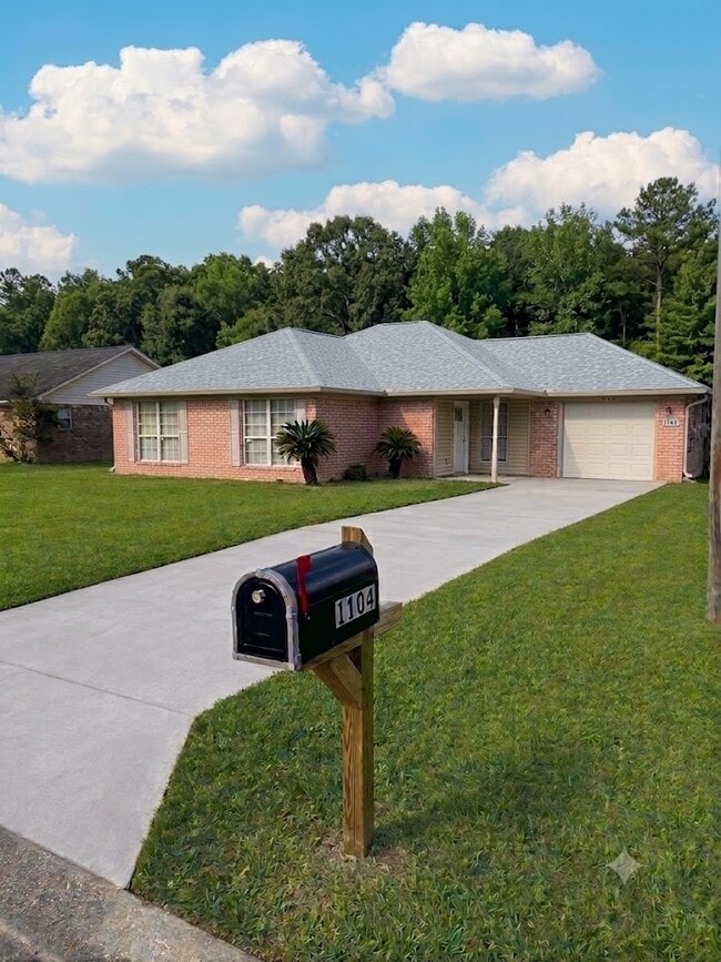 Building Photo - 1104 Ballard Dr