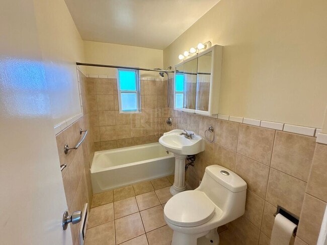 Photo - 3271 Pontiac St