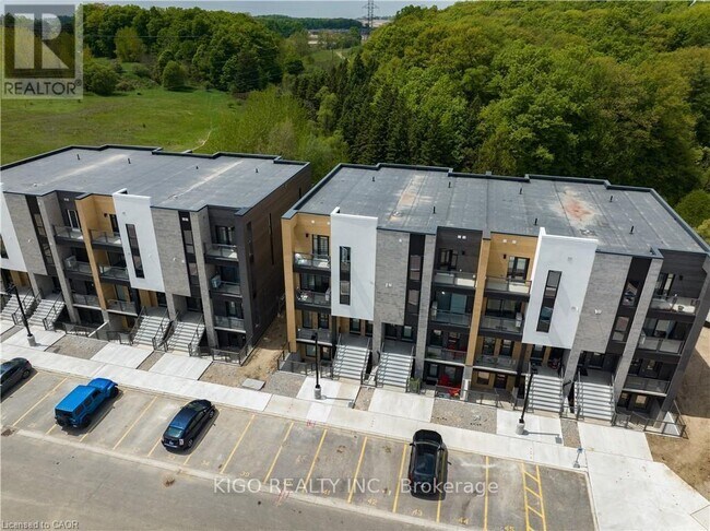 Photo - 261 Woodbine Ave