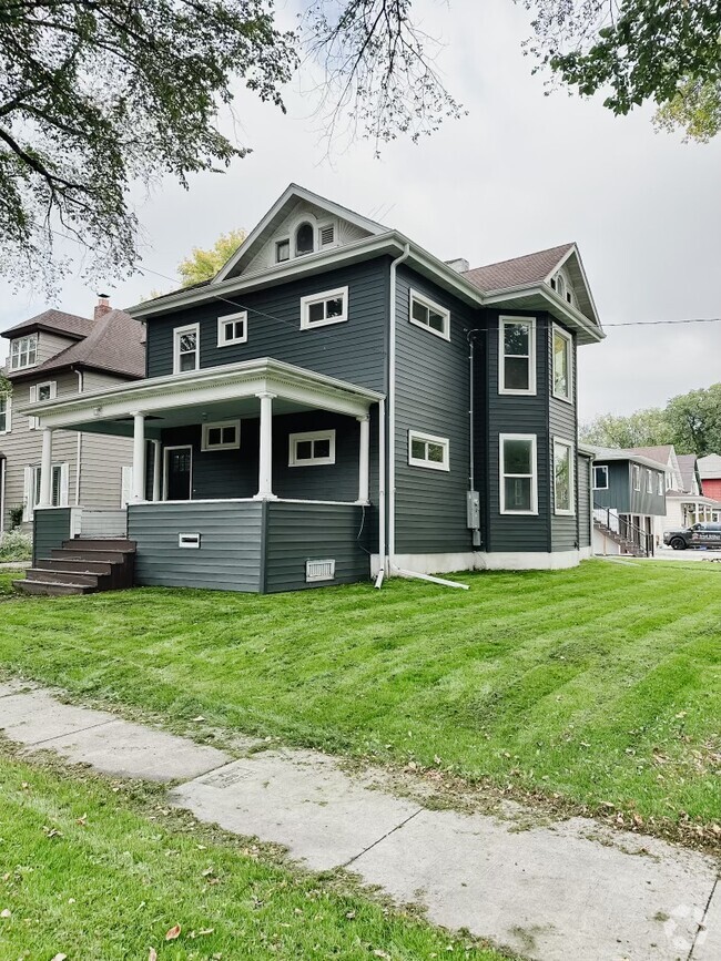 Building Photo - 403 8th Ave S Unit Whole Rental