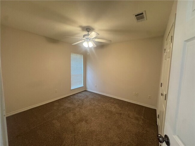 Photo - 205 Rugen Ln