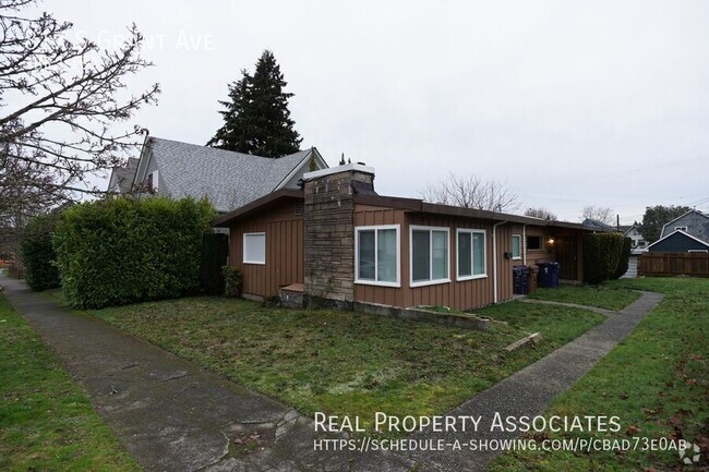 Building Photo - Updated Two Bedroom Duplex Home Located in...