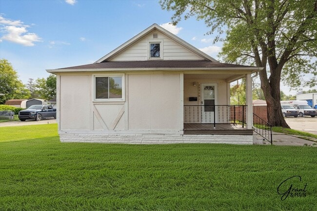 Building Photo - $1,350 - 3 Bed / 1 Bath House in Eastpointe