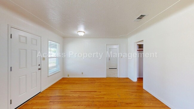 Photo - 2324 Bellamy St